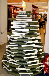 book-christmas-tree